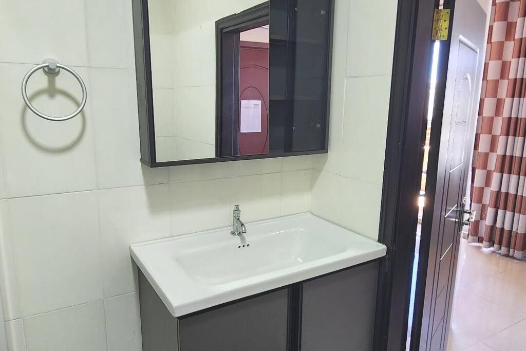 Number 9, 2Nd Floor,Pebble Bay Appartments Гранд Байе Екстериор снимка