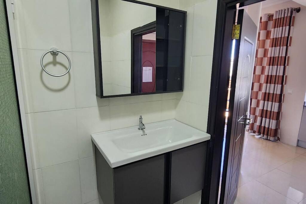 Number 9, 2Nd Floor,Pebble Bay Appartments Гранд Байе Екстериор снимка